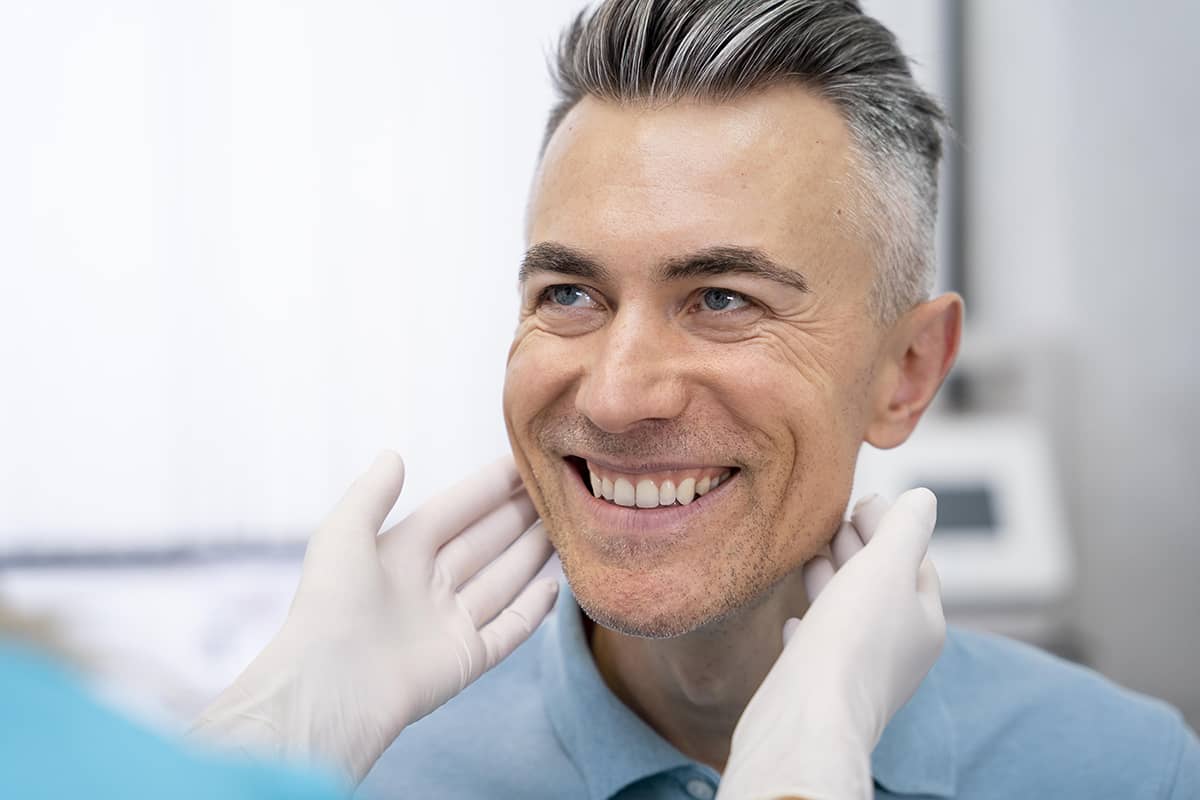 Cómo afecta comer chicle a los dientes: riesgos más comunes